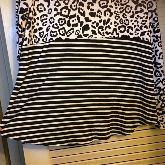 Sew In Love Medium Sweater with Hood | Animal print & Stripes - Picture 4 of 4
